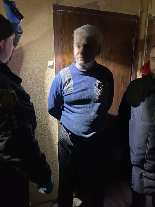 У Харкові чоловік сокирою вбив сусідку