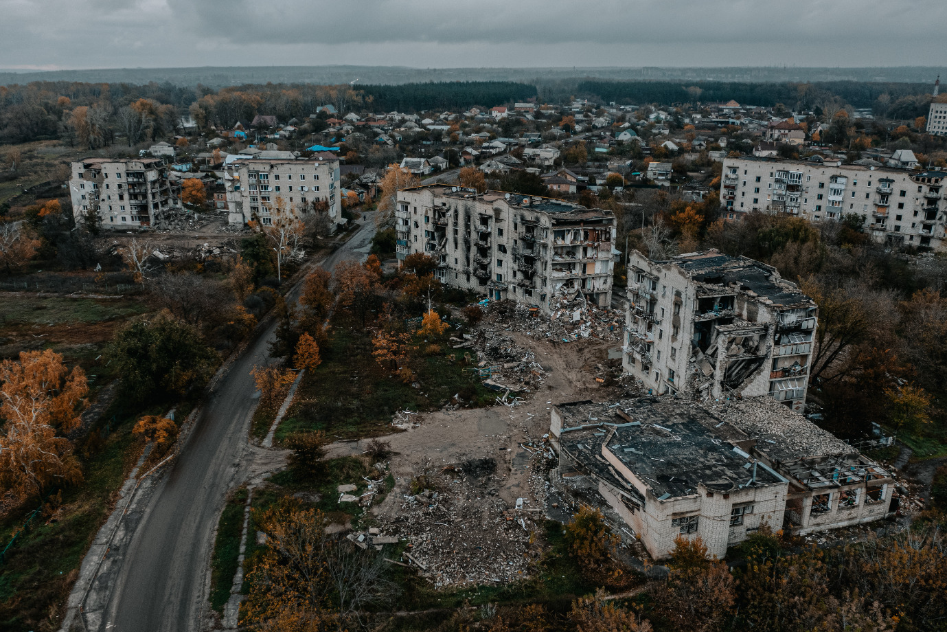 У звільненому Ізюмі зруйновано 85% багатоповерхівок, а люди все одно повертаються до міста