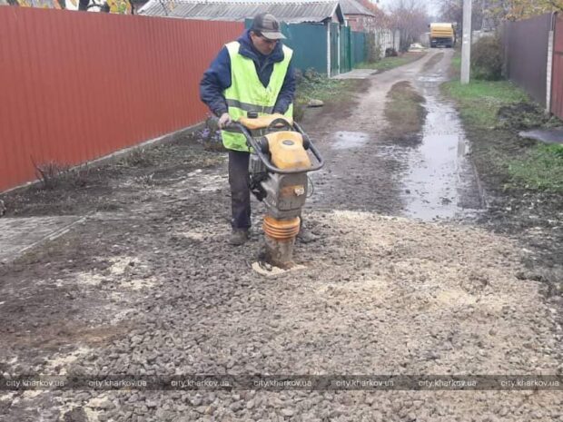 В Індустріальному районі усунули складну аварію на водоводі