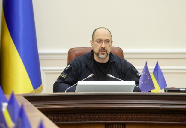 Шмигаль закликав українців вже почати готуватись до зими та запасатися необхідним