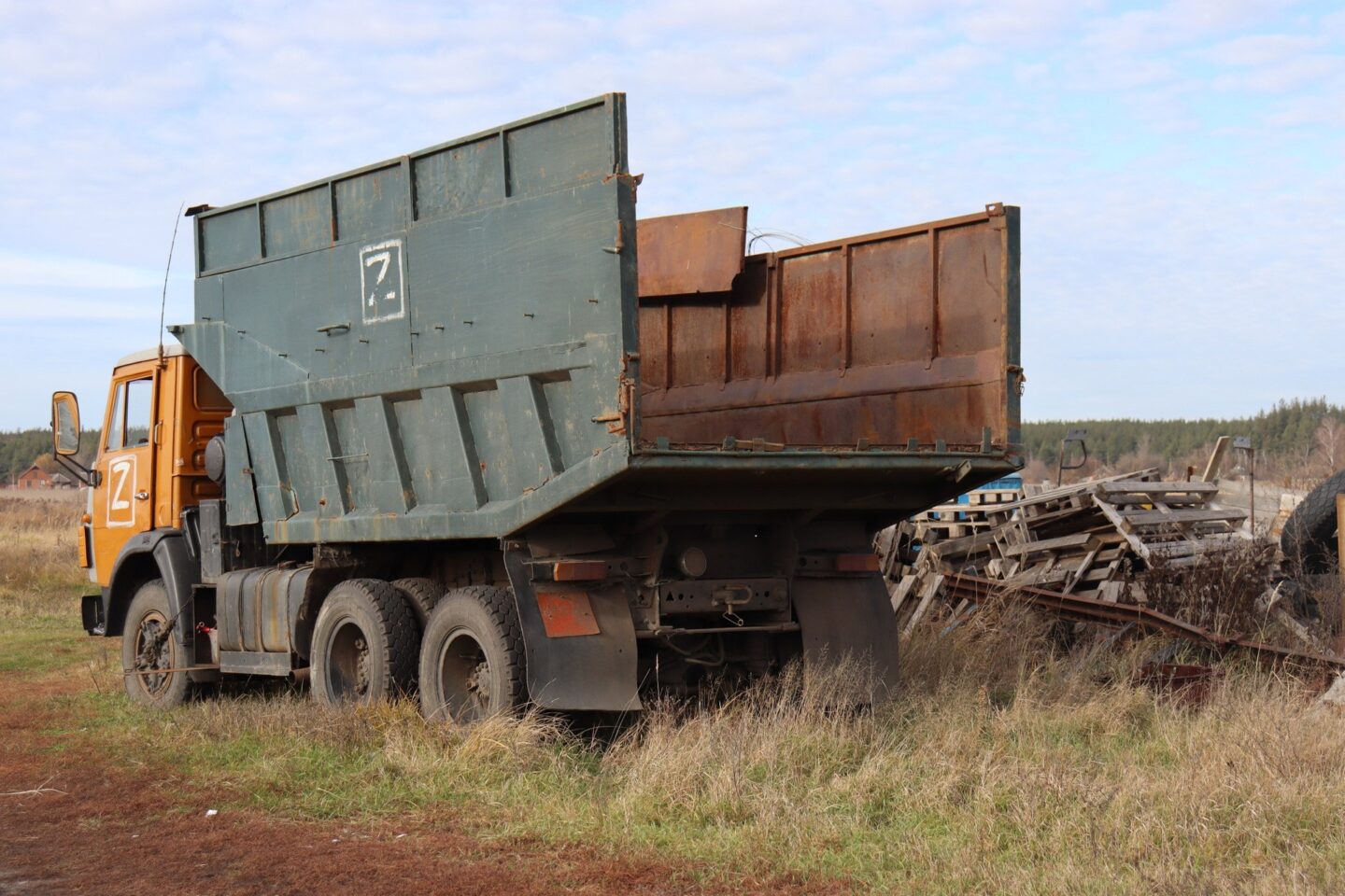 Більше 40 злочинів під час окупації Вовчанська: поліція Харківщини документує кримінальну діяльність ОЗУ «Чижи» (відео)