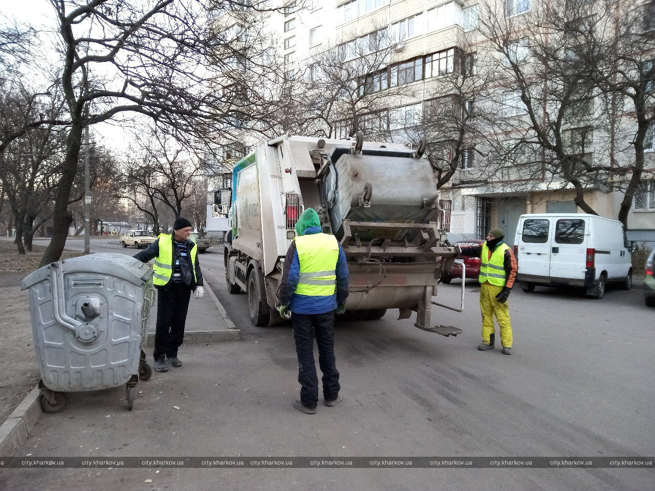КВПВ наводить лад на проспекті Гагаріна та вулиці Одеській