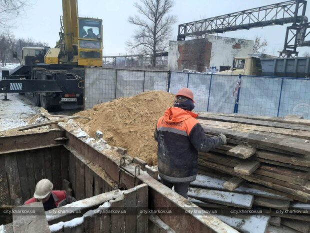 На вулиці Беркоса відновили каналізаційний колодязь