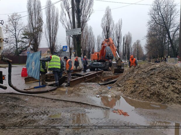 На проспекті Любові Малої відновлюють колектор водовідведення
