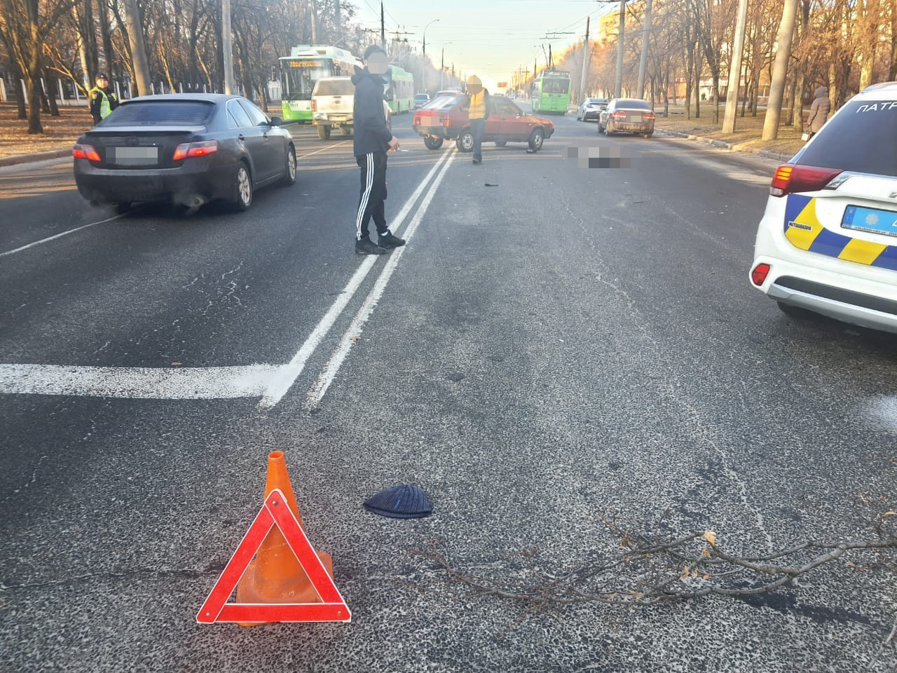 У Харкові під колесами автомобілів загинули чоловік та жінка: поліція розшукує свідків ДТП