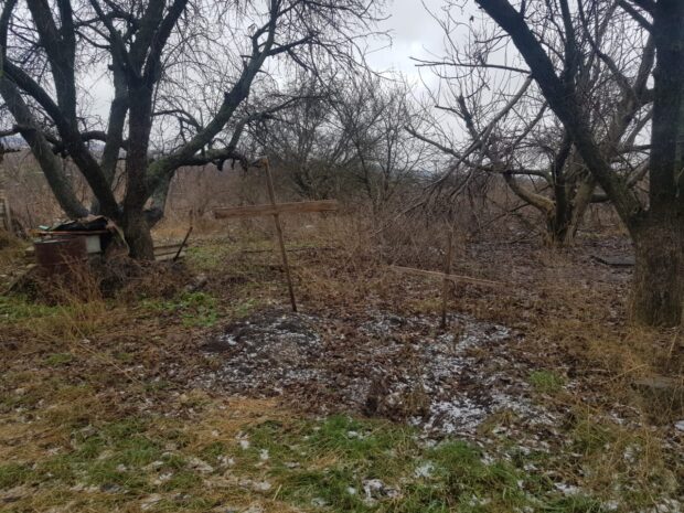 На Харківщині ексгумували тіла матері та сина, що загинули внаслідок ворожого обстрілу