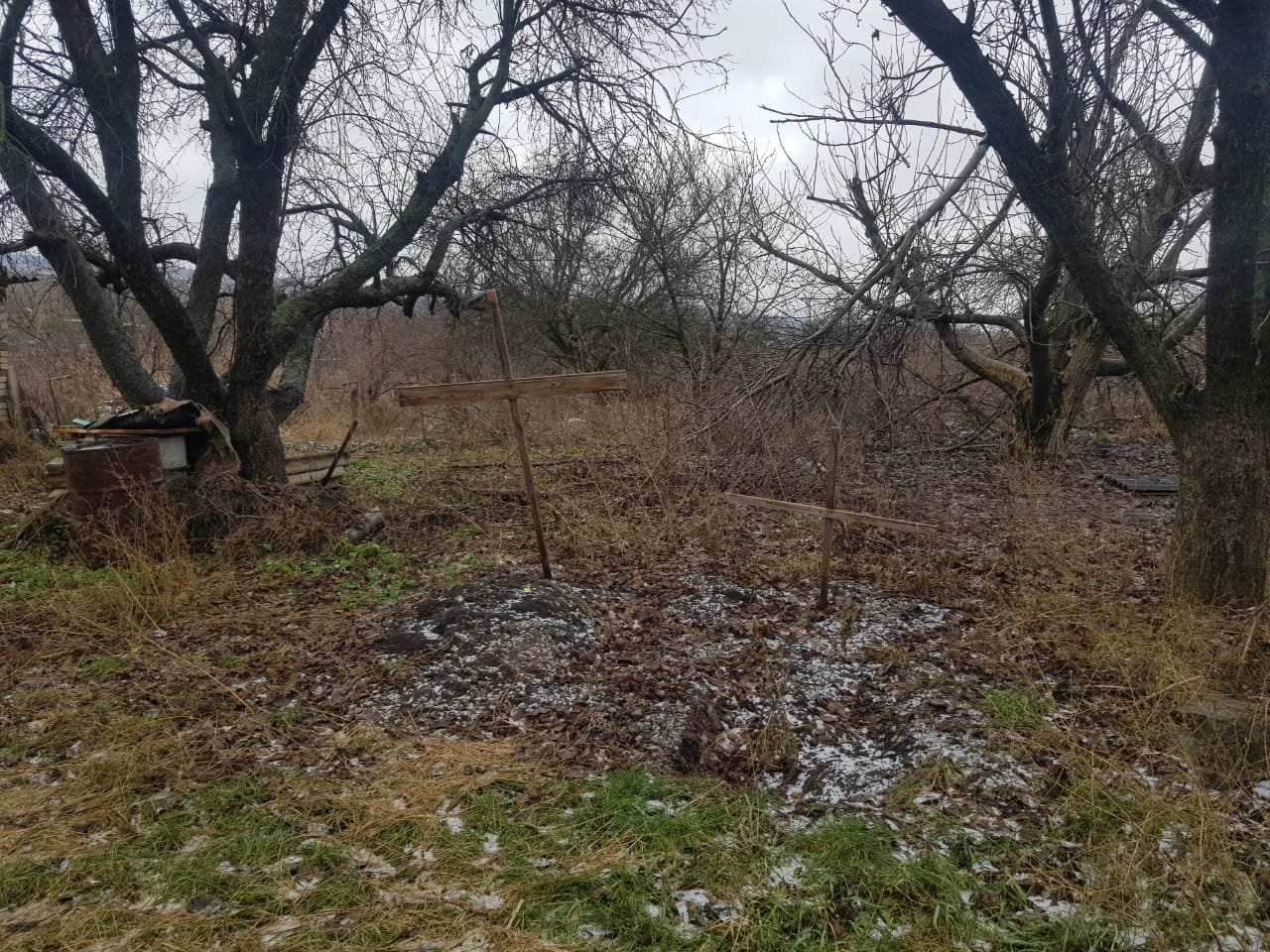 На Харківщині ексгумували тіла матері та сина, що загинули внаслідок ворожого обстрілу
