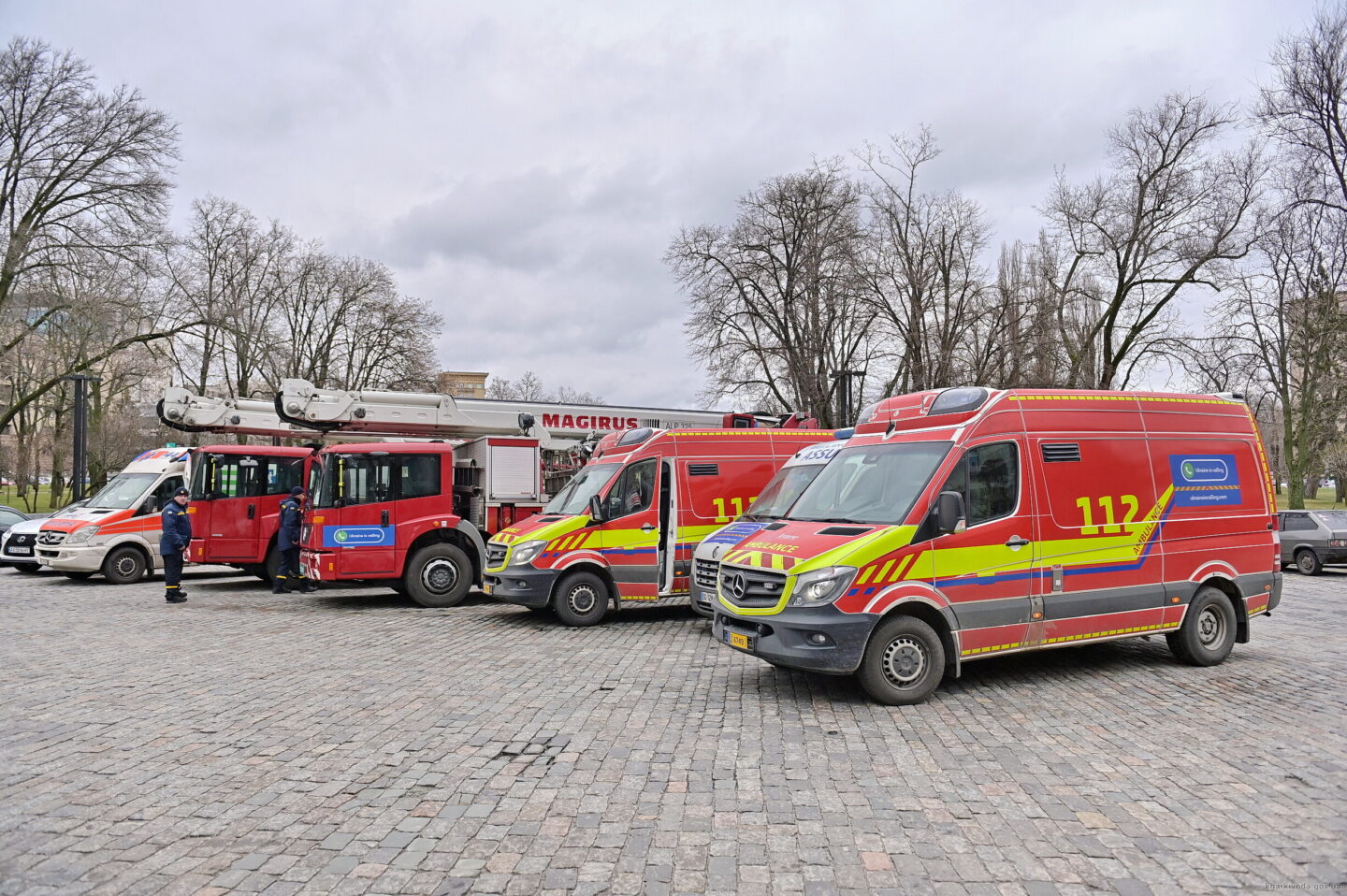 На Харківщину передали дві пожежні машини та три авто екстреної медичної допомоги