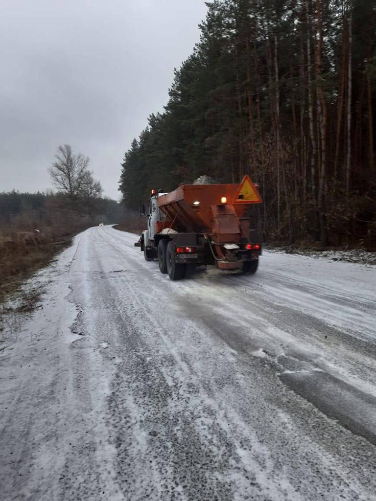 На Харківщині водіїв закликають бути максимально обережними на дорогах