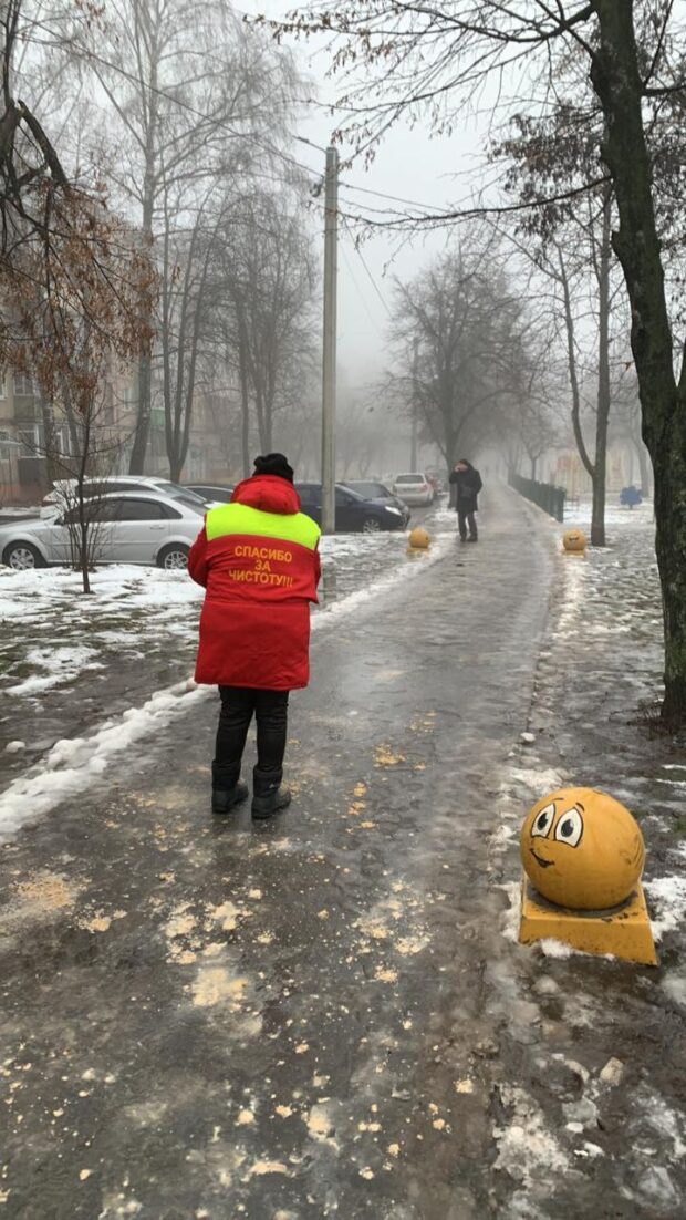 У Харкові сніг прибирають понад дві тисячі комунальників