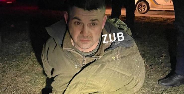 Поліція затримала п'яного водія, який лаявся та чинив спротив поліцейському: це міг бути посадовець Харківської міськради