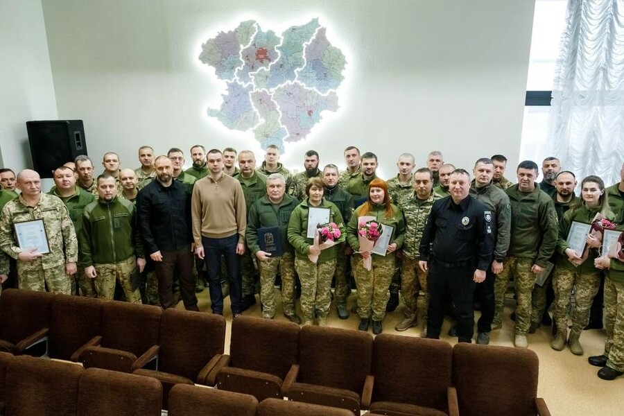 Синєгубов нагородив захисників і захисниць до Дня Збройних Сил України