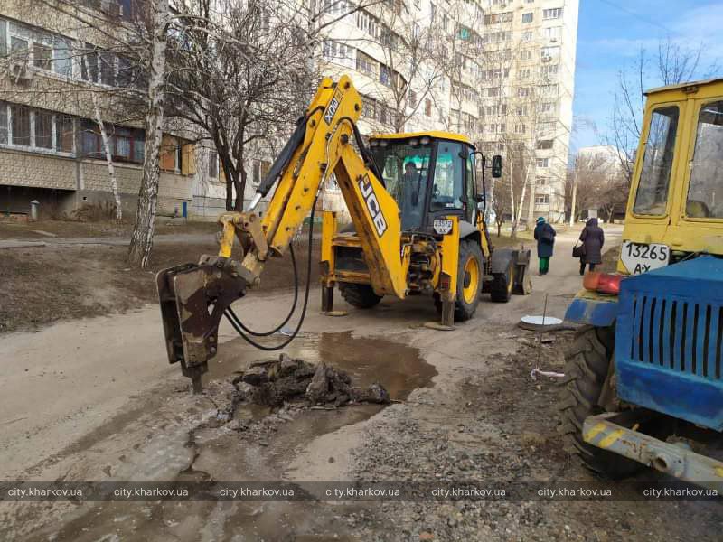 У Харкові усувають 14 аварій на водоводах