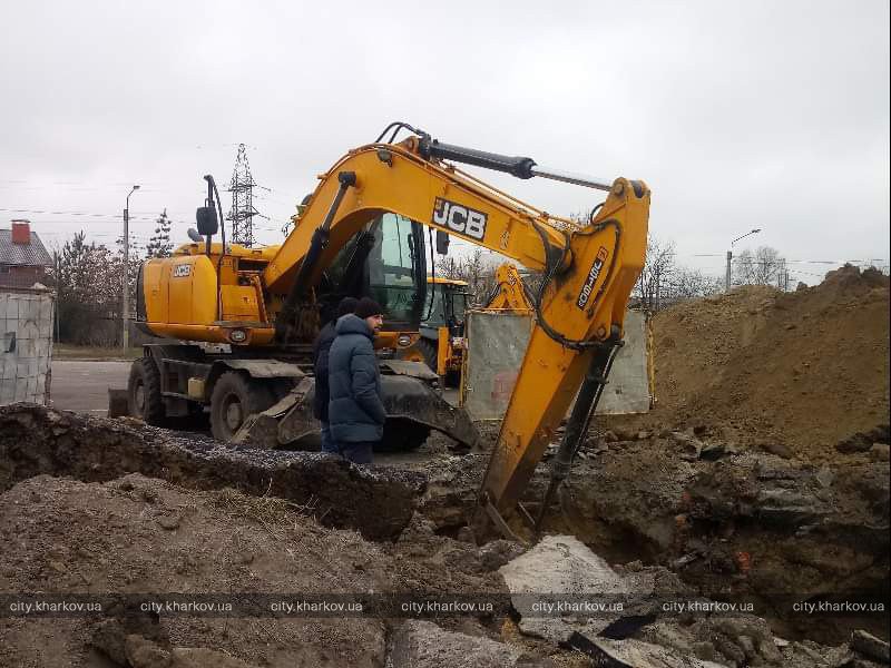 У Київському районі ліквідували складну аварію на водоводі