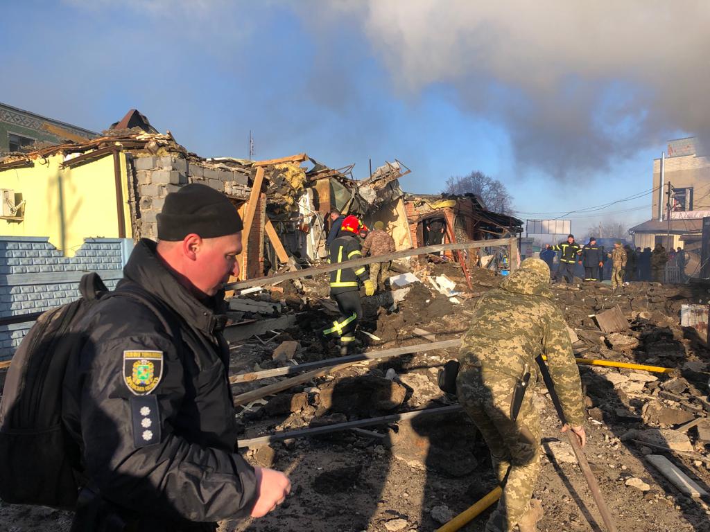 Внаслідок ранкового обстрілу селища Шевченкове Куп’янського району є загиблі й поранені: поліція документує черговий злочин росіян