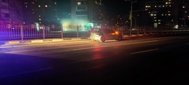 У Харкові під колеса автомобіля потрапив чоловік, який перетинав проїжджу частину у невстановленому місці