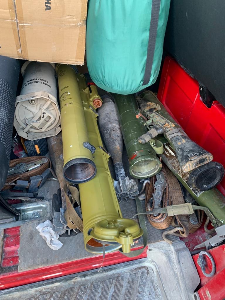 На Харківщині поліція зупинила автобус, в якому везли зброю та міни