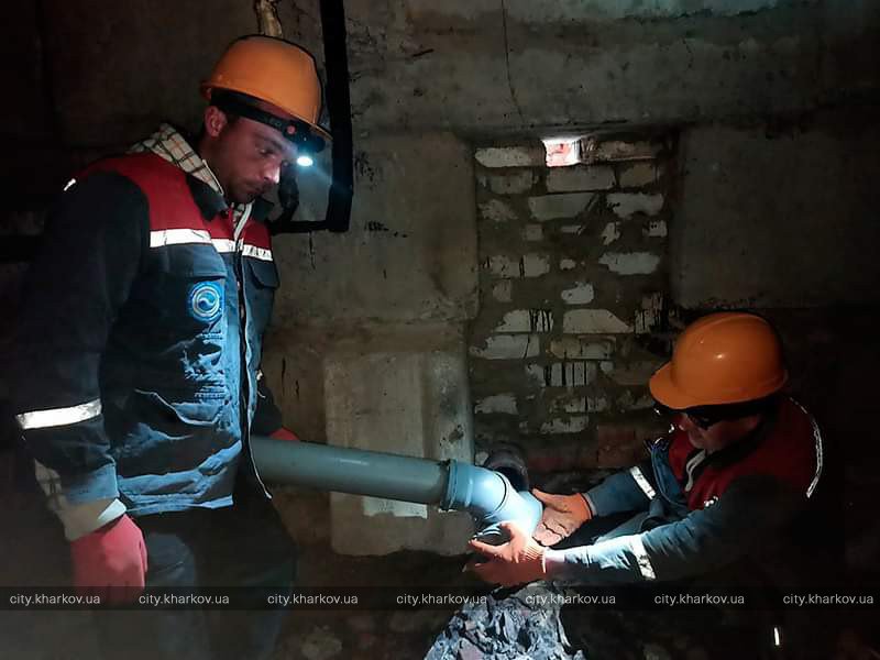 У Шевченківському районі відновлюють внутрішньобудинкові комунікації