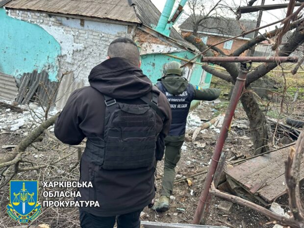 Окупанти вчергове обстріляли житлові сектори Куп‘янщини: правоохоронці зафіксували наслідки