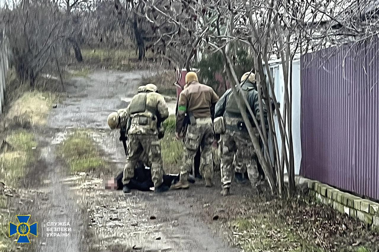 СБУ затримала ще одного зрадника на Харківщині: допомагав окупантам вивозити українське зерно в росію