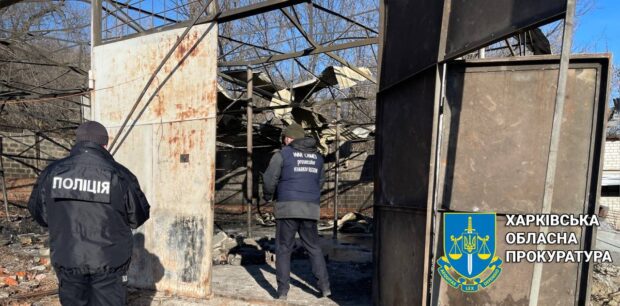 Вночі окупанти зі «Смерчу» влучили у склад піротехніки у Харкові: прокурори та слідчі поліції документують наслідки