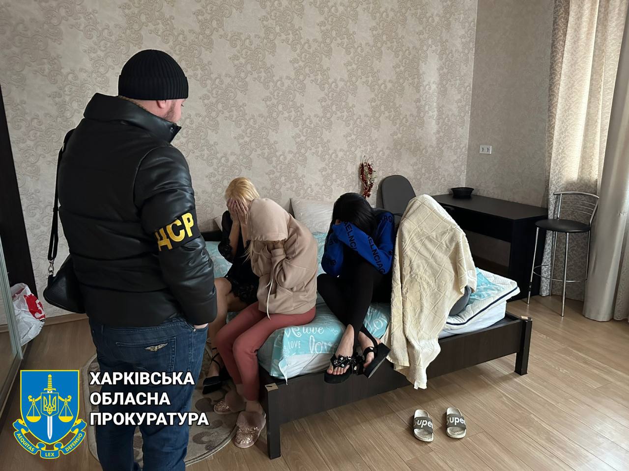 «Гарантуємо вам високооплачувану роботу»: у Харкові викрили двох організаторок, які залучали жінок до проституції
