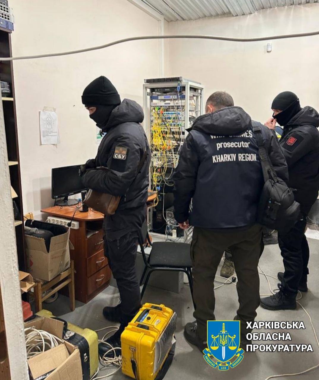 Організував трансляцію російських телеканалів під час окупації Куп’янщини: чоловік підозрюється в колабораціонізмі