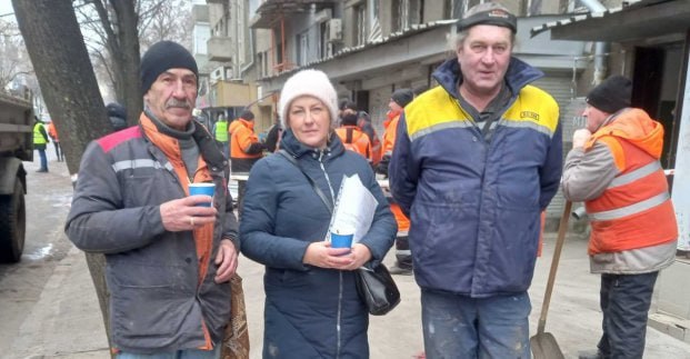«Водоканал» відновлює мережі в будинку, що постраждав від нічного обстрілу