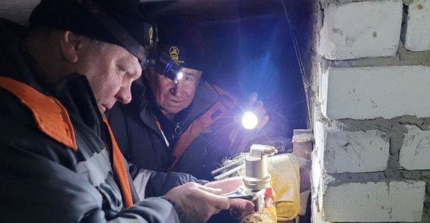 Бригади «Тепломереж» ліквідують наслідки нічного обстрілу