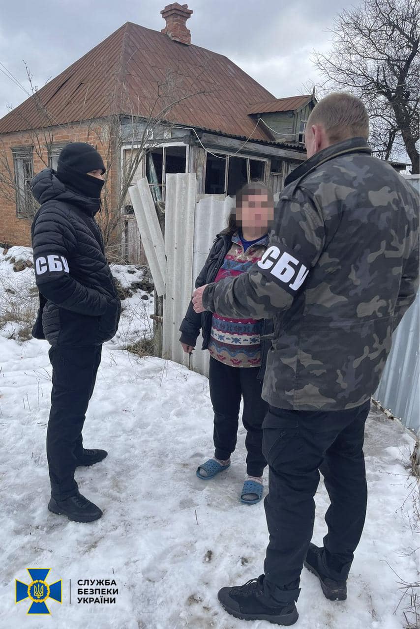 На Харківщині СБУ викрила директорку пошти окупантів, яка організовувала розповсюдження пропагандистської преси