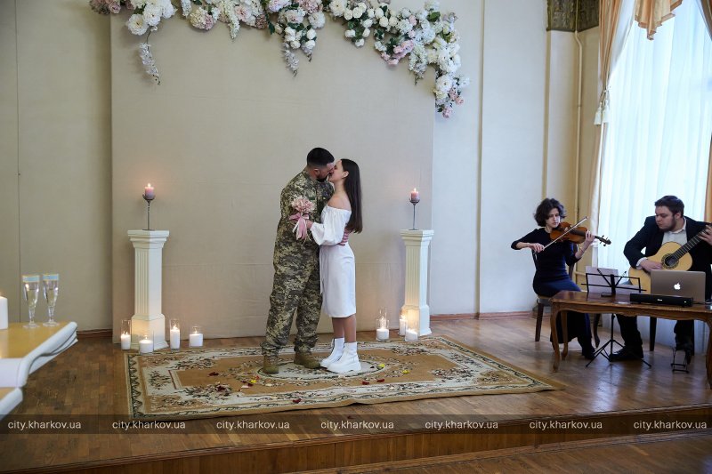У харківському Палаці одруження в День закоханих побралися 11 пар