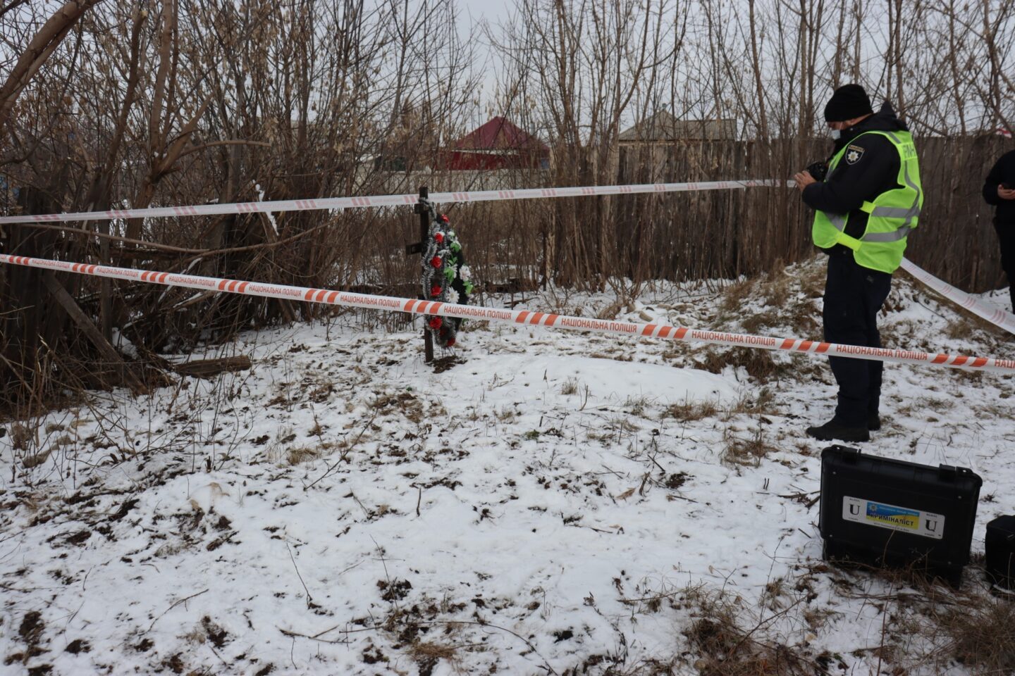 На Харківщині вилучили тіло жінки, яка загинула внаслідок обстрілу росіянами цивільної колони в селищі Борова