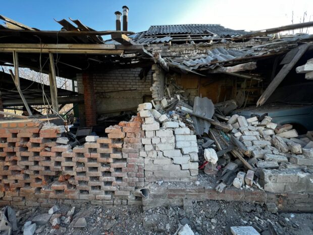 Двоє загиблих та п’ятеро поранених: слідчі Харківщини зафіксували втрати серед мирного населення через ворожі обстріли