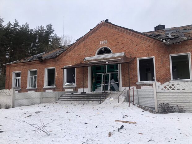 Слідчі фіксують наслідки ворожих обстрілів на території Харківської області