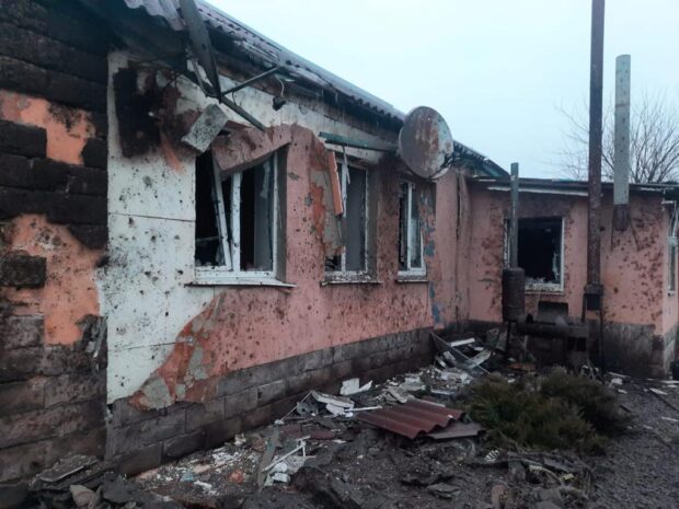 Зруйновані приватні будинки та господарчі споруди: слідчі зафіксували наслідки ворожих обстрілів на Харківщині