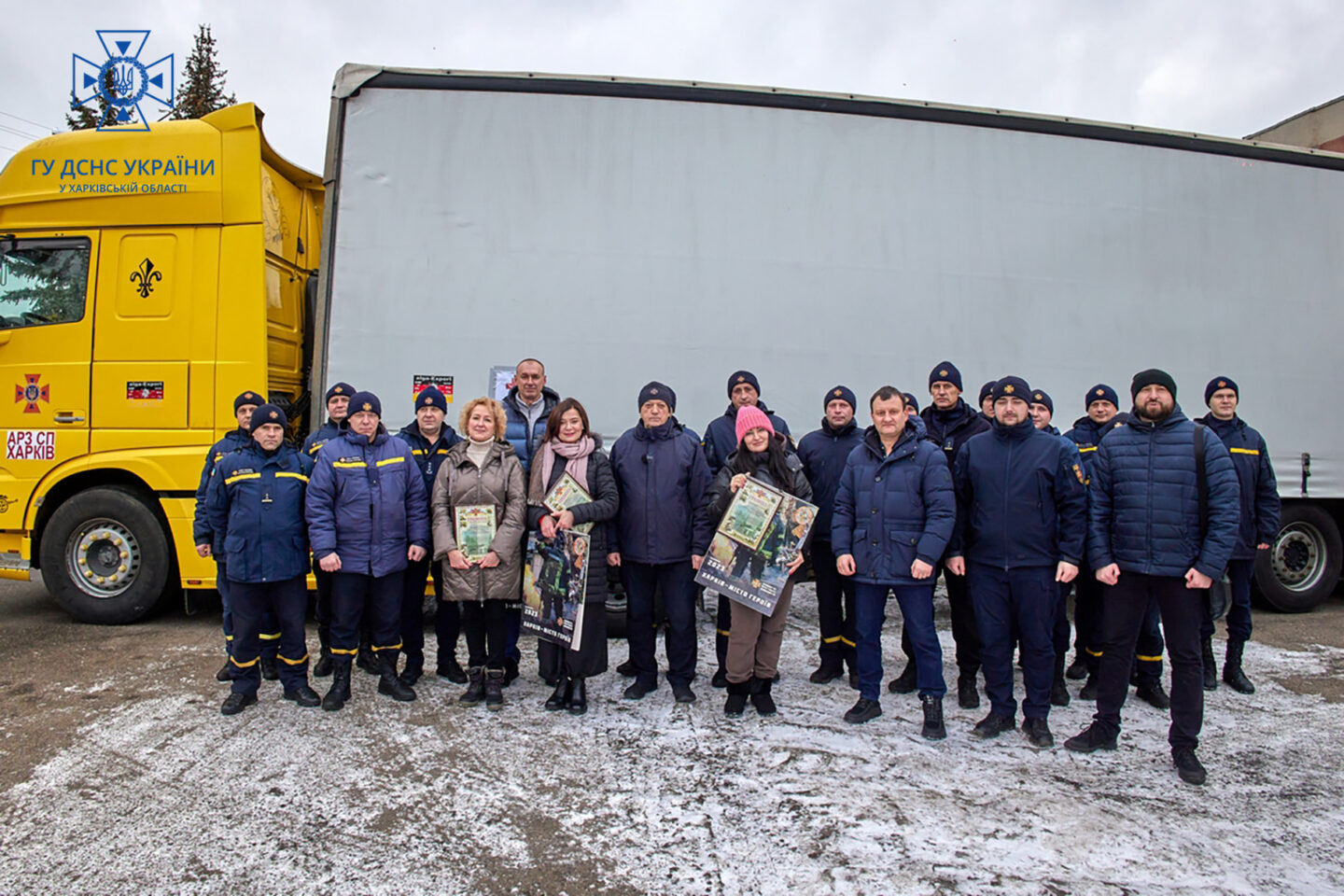 Харківські рятувальники отримали важку великогабаритну техніку від благодійників