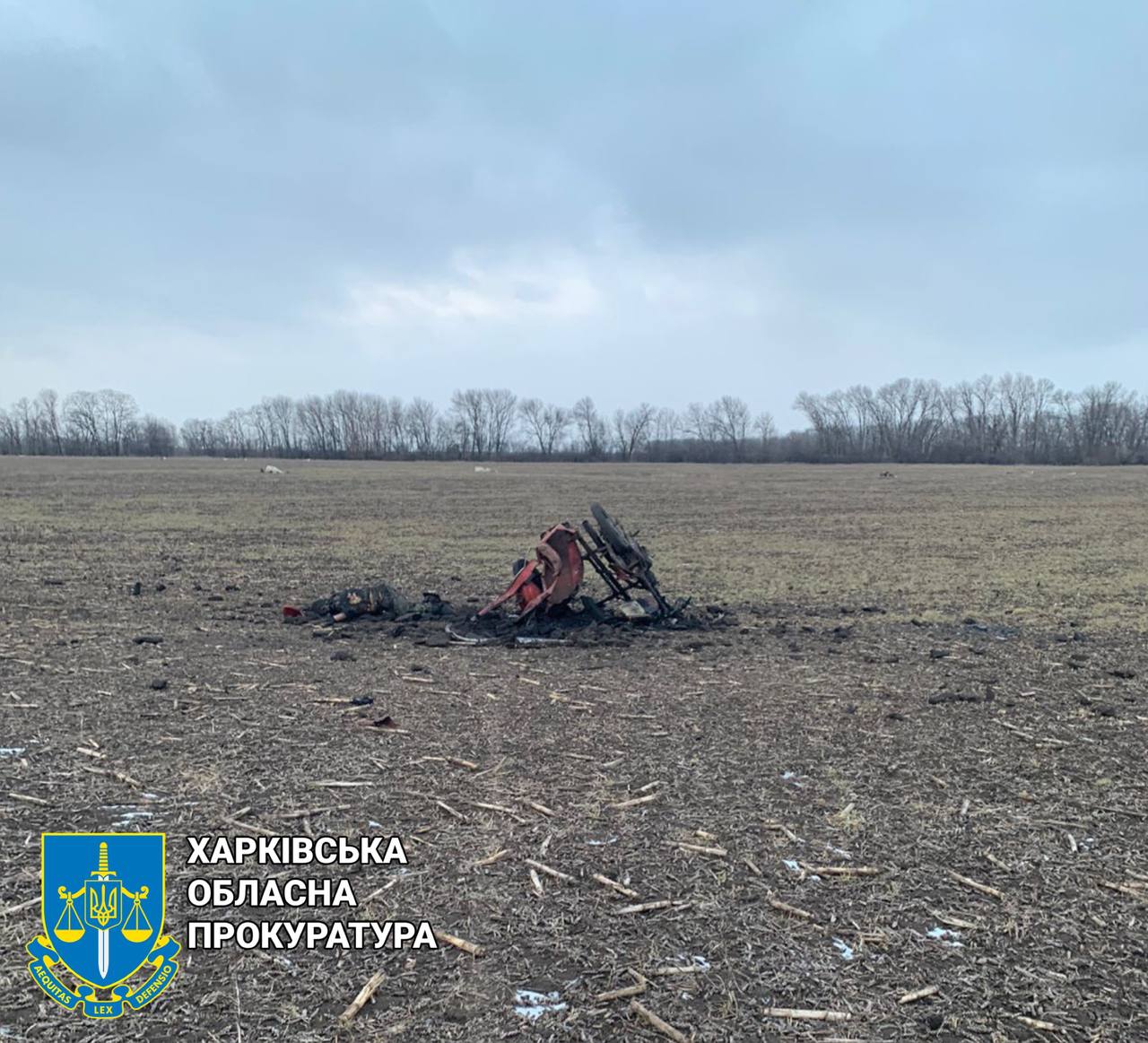 У селі на Ізюмщині двоє цивільних, які їхали на мотоциклі, наїхали на міну: є загиблий