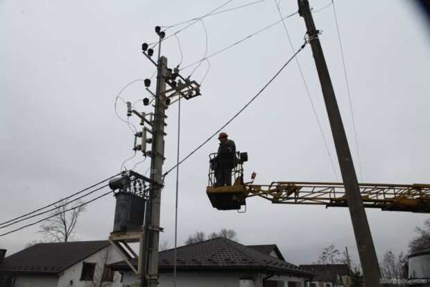 Енергетики підключили до електропостачання Велику Данилівку