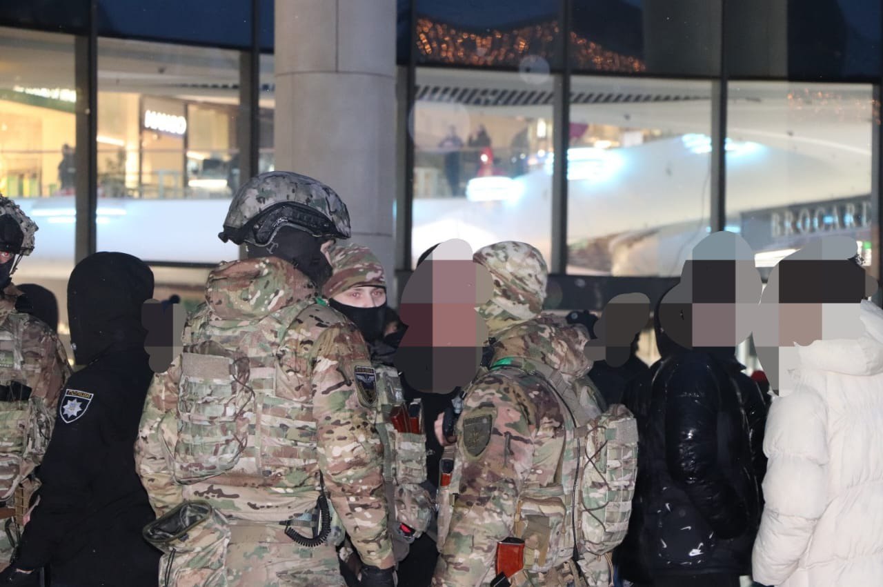 Поліцейські встановлюють організаторів зібрань підлітків, які планували влаштувати масову бійку в центрі Харкова