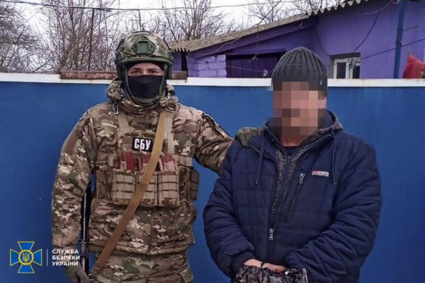 Надав окупантам житло та годував російських загарбників: контррозвідка СБУ затримала чергового колаборанта на Харківщині