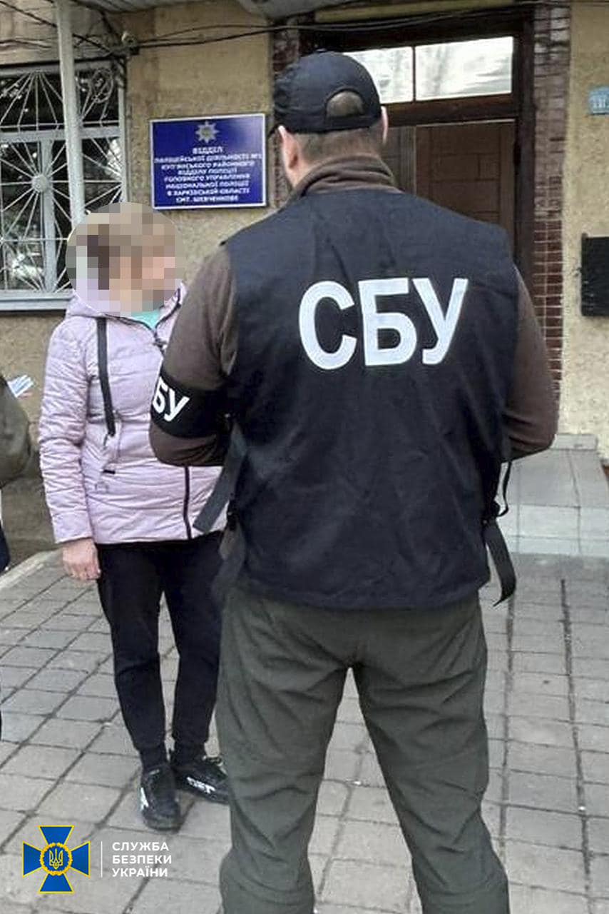 На Харківщині СБУ затримала колаборантку, яка очолювала "центр надання соціальних послуг" окупантів