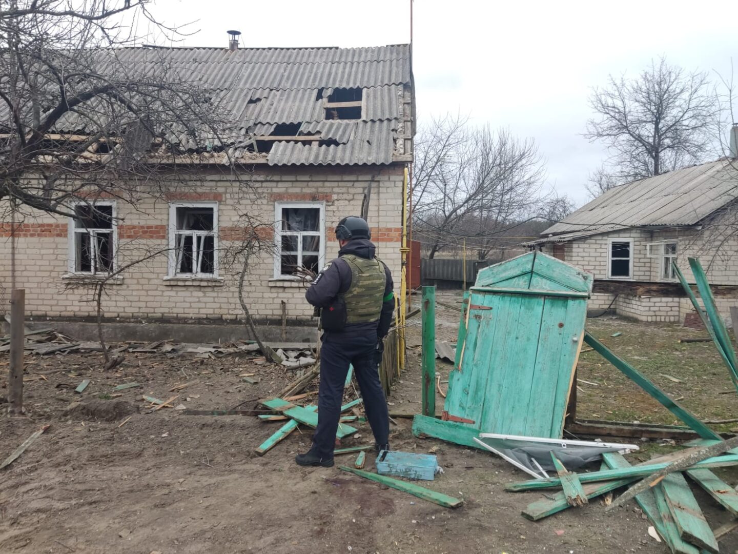 Поранення отримали 3 жінки: слідчі зафіксували наслідки обстрілів Харківщини з боку військових росії