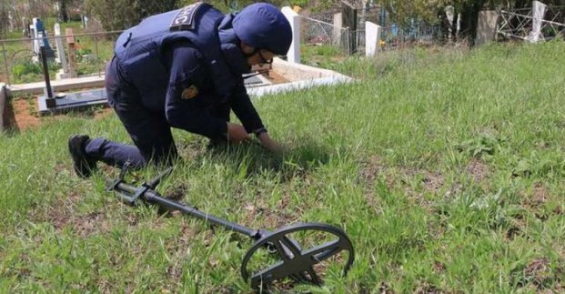 У Харкові деякі кладовища закриють для відвідування через мінну небезпеку