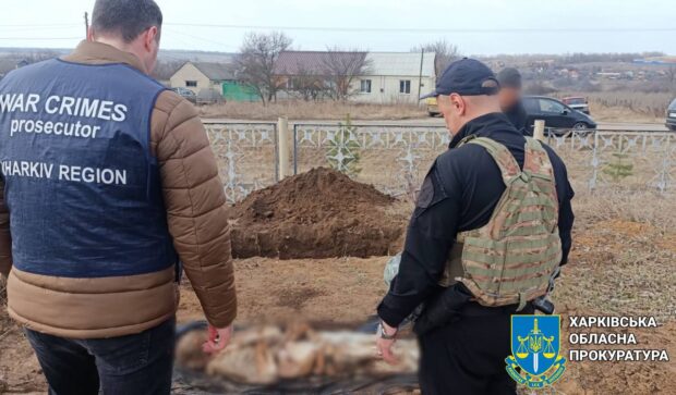 У Харківському районі правоохоронці ексгумували труп жертви росіян