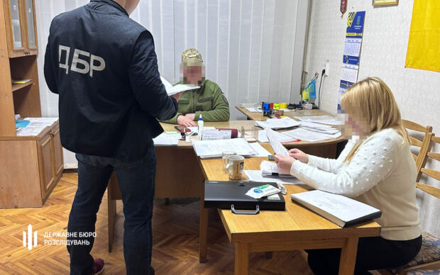 У Харкові затримали двох військових, які за гроші допомагали уникнути мобілізації