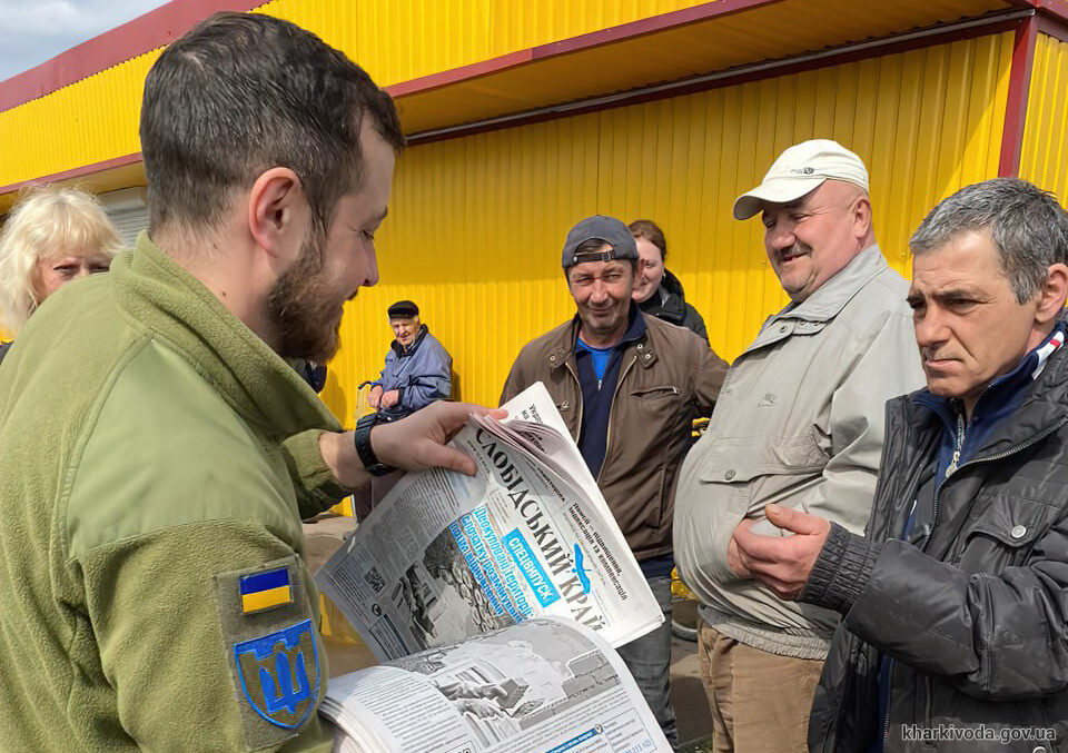Жителям деокупованих громад Харківщини доставляють українську пресу