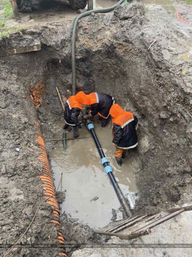 У Київському районі відновлюють водоводи