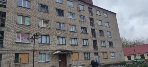 Поранення отримала працівниця медичного закладу: на Харківщині слідчі зафіксували наслідки обстрілів росіян