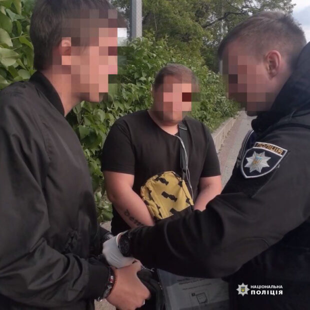 У Харкові чоловік підмінив товар на дешевший під час огляду на точці видачі, а потім відмовився від покупки