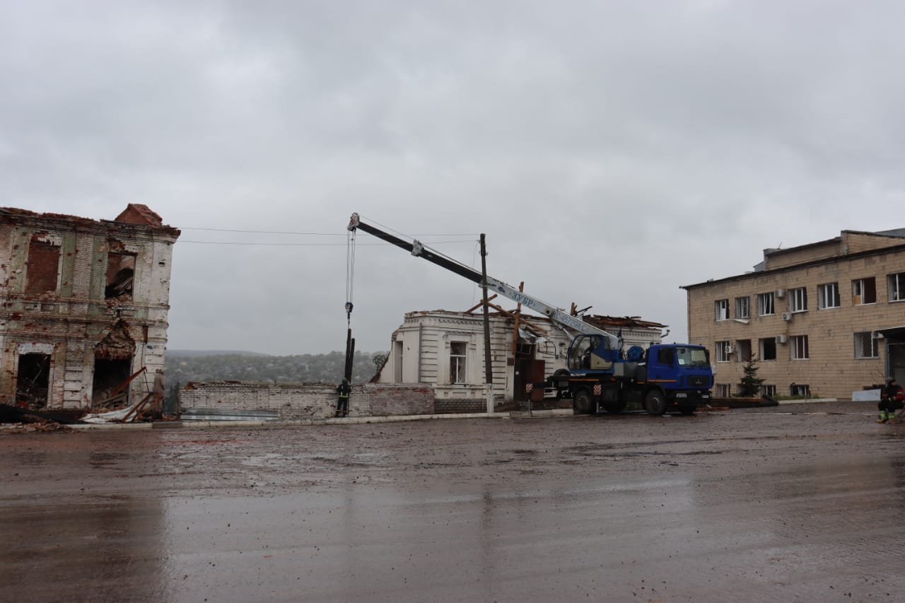 Росіяни вбили двох жінок: поліція задокументувала наслідки ворожого обстрілу міста Куп'янськ